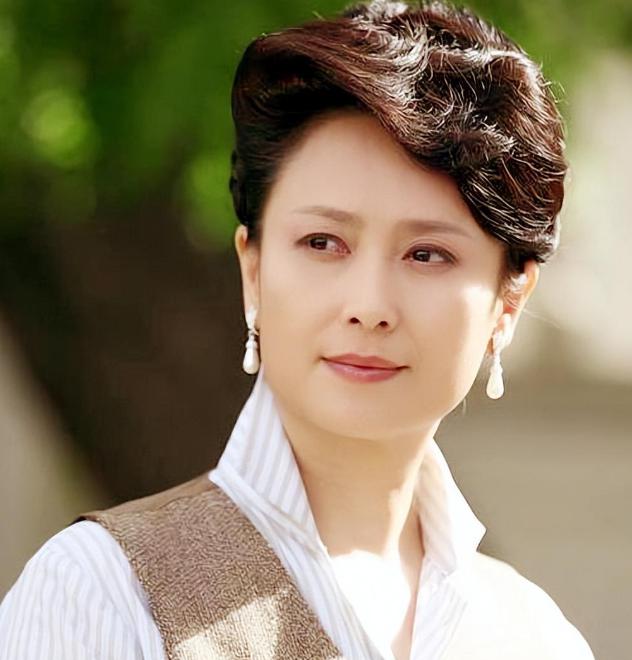 左翎:人生自有定数 左翎,中国影视演员,出生于湖南省长沙市.