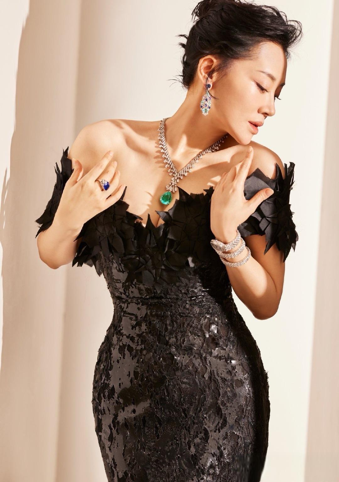 行走的旗袍美人,自律与美丽的典范 许晴的身材匀称,身高68米,体重保持