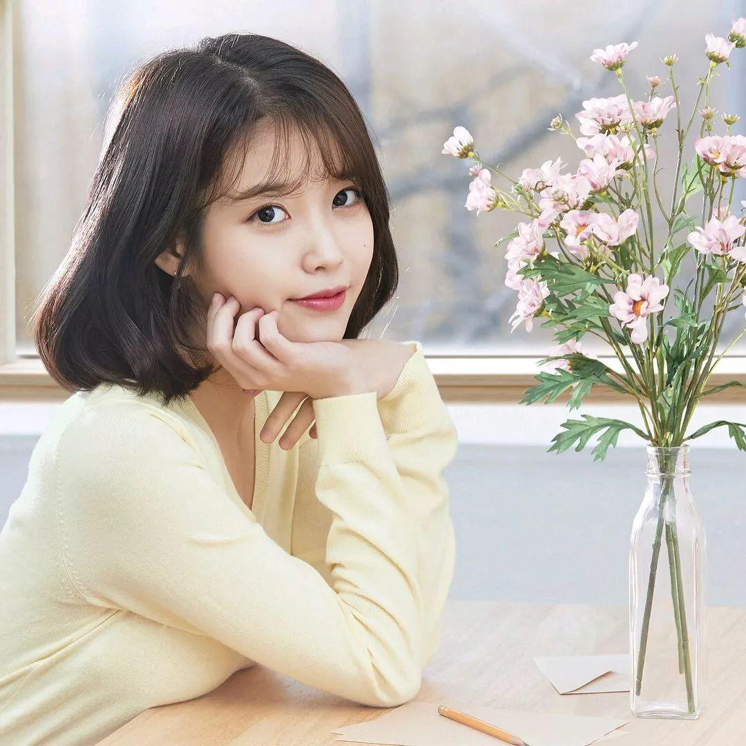 李知恩:韩国流行乐的甜美之声与市场的共鸣 李知恩,艺名 iu,自2008年