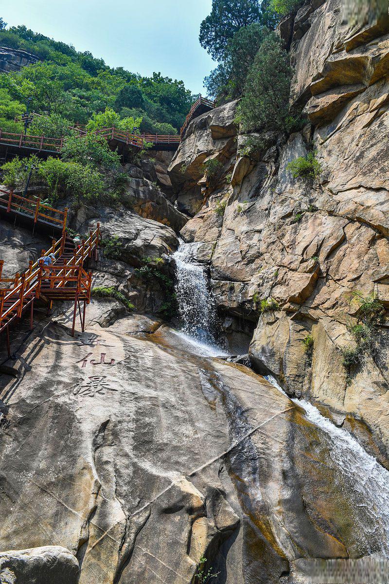 北京龙头沟景区 北京龙头沟景区位于北京市门头沟区,是一个以山水风光