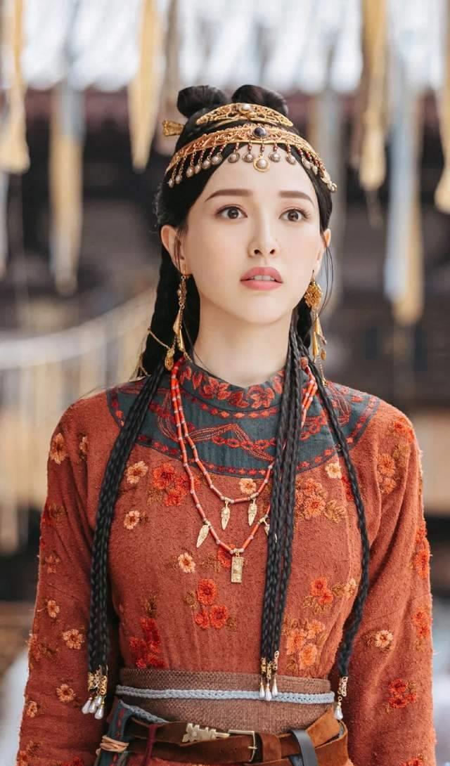 曾经凭借《仙剑奇侠传3》爆红的唐嫣,近期在古装剧《念无双》中的表现