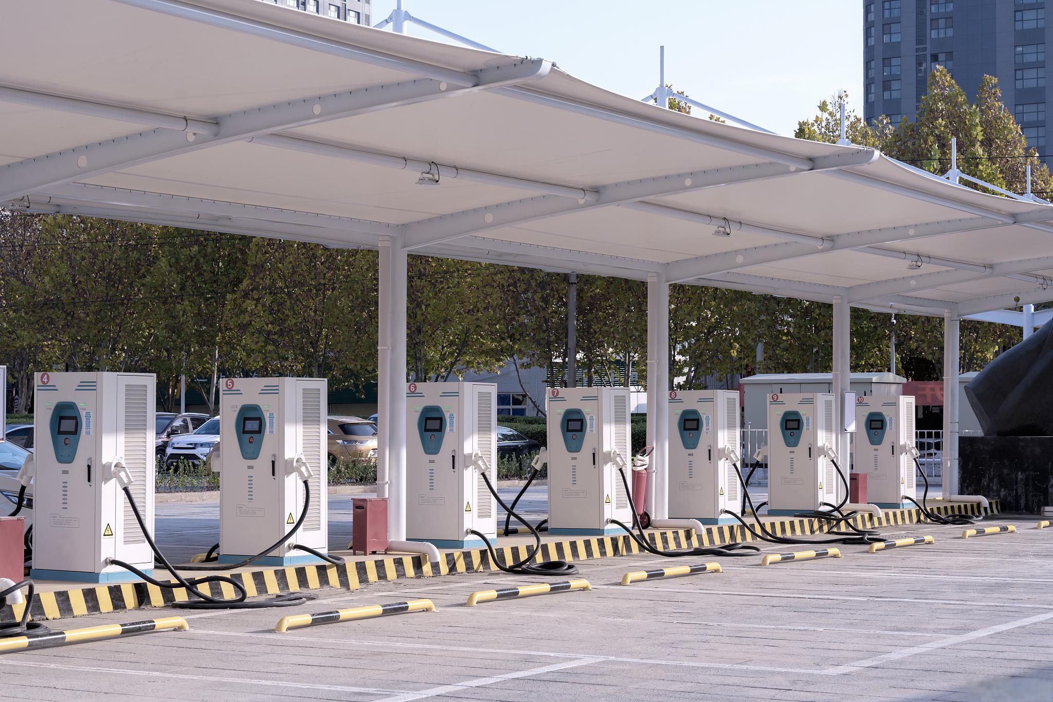 智能充电站联网使用方法 随着电动汽车的普及,智能充电站也越来越常见