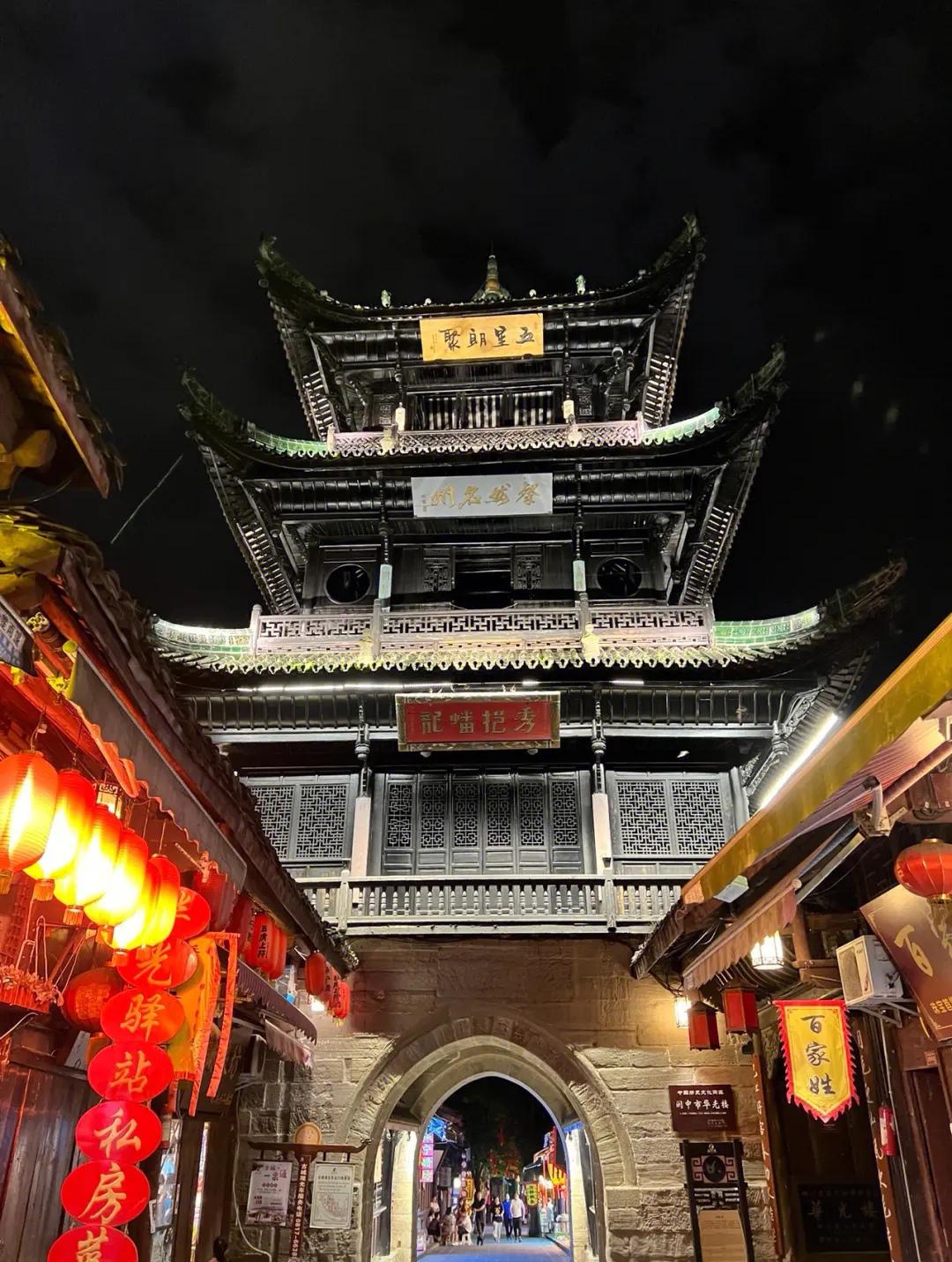 中国的四大历史名城都是哪四个 徽州古城 徽州古城是中国传统建筑的