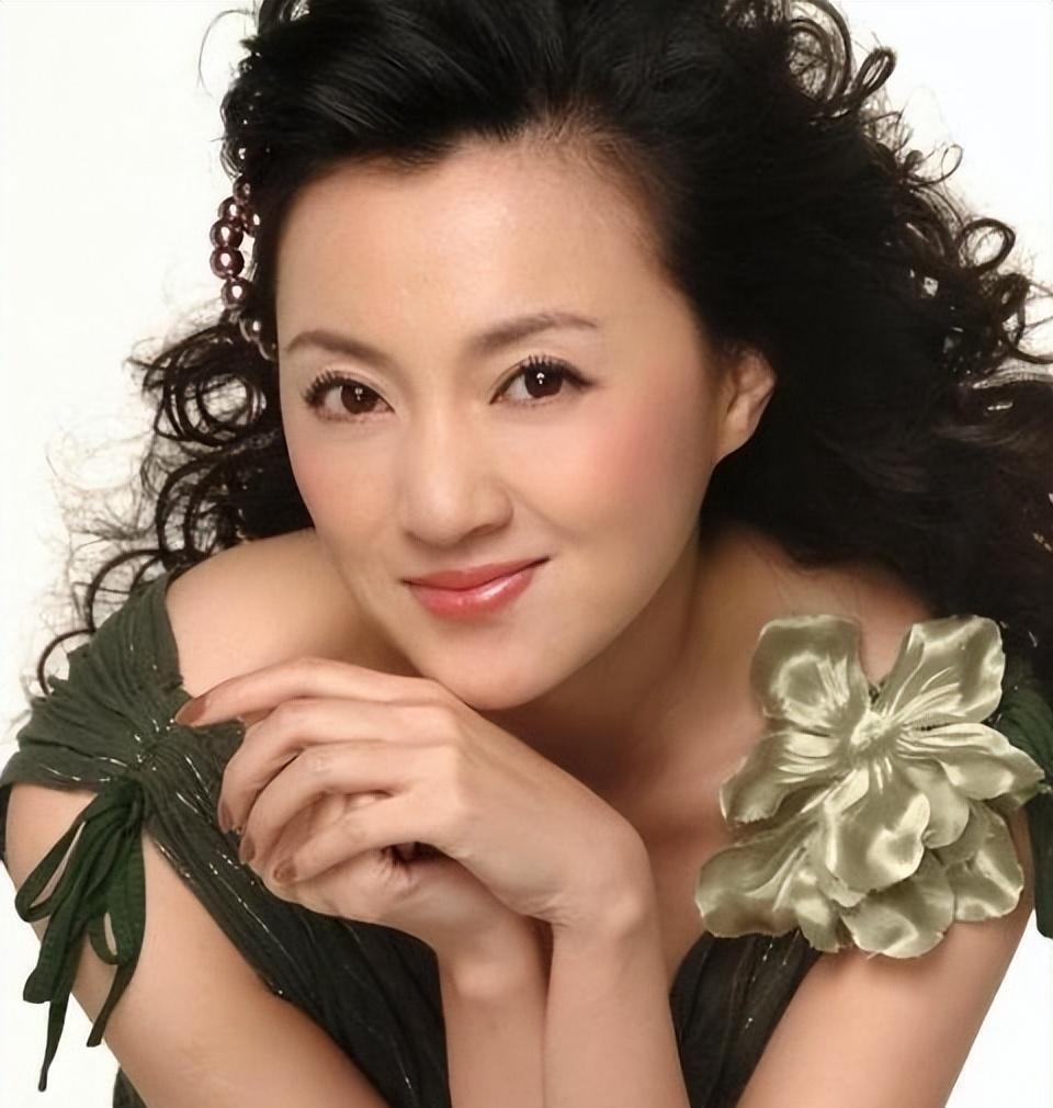 金玉婷:不屈女子的成长经历 金玉婷,这个名字无疑是众所周知的