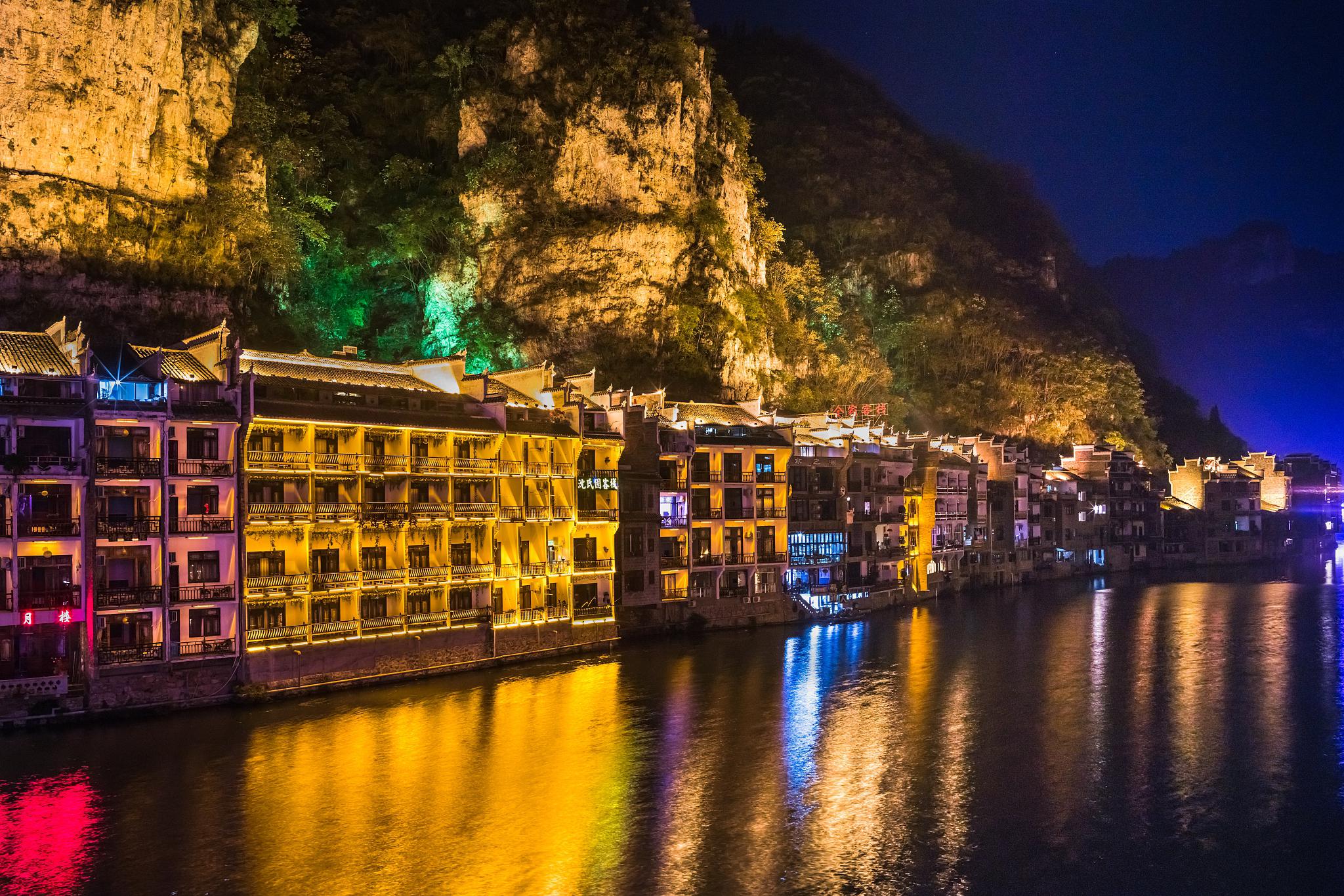 在中国辽阔的国土上,有许多边陲古镇散发着独特的历史韵味和文化气息