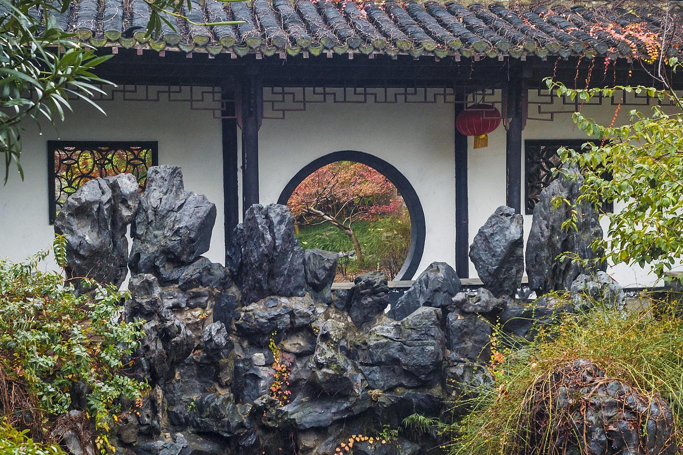 沈园,绍兴的历史文化缩影 沈园,又称沈氏园,是中国著名园林之一,位于