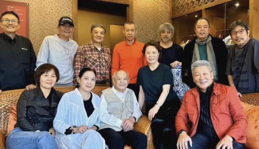 张丰毅:叔圈的不老传奇,时间的魔法师 在北电的同学聚会上,张丰毅成为