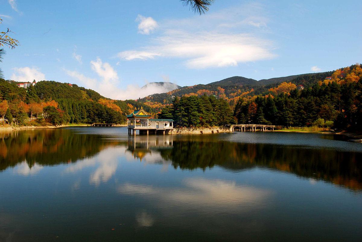 庐山之旅 庐山,位于江西省九江市,是中国著名的风景名胜区之一