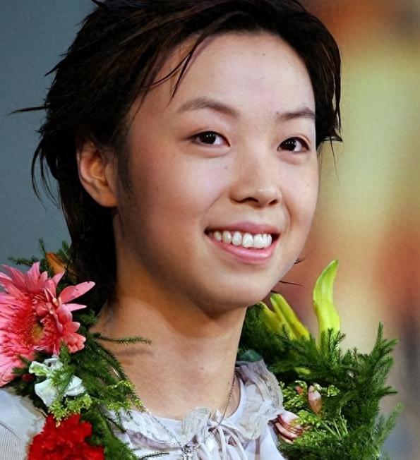乒乓球女冠军张怡宁图片