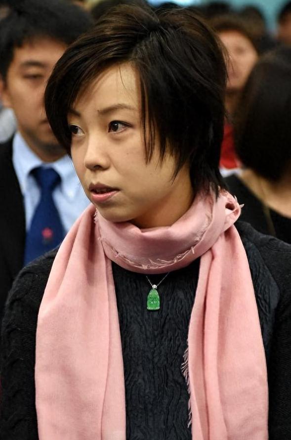 张怡宁:跨越年龄的爱情与事业的坚守 张怡宁,乒乓球界的传奇人物,荣誉