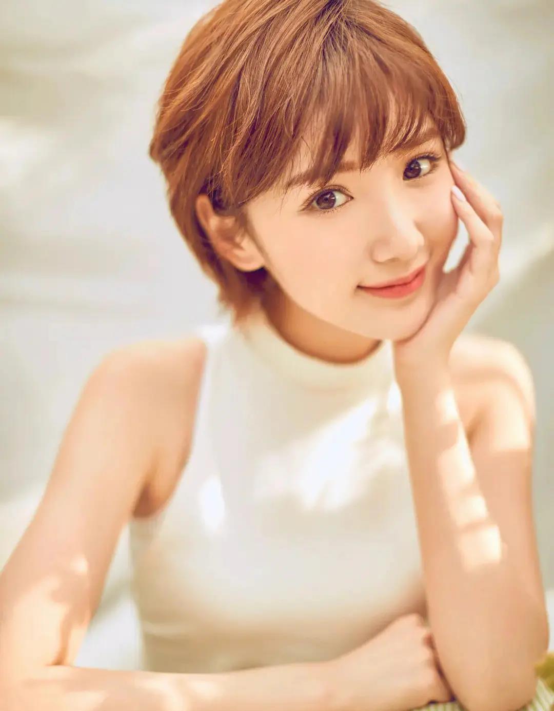 毛晓彤:历经坎坷,坚韧成长,演艺事业再创辉煌 毛晓彤,一个在娱乐圈中