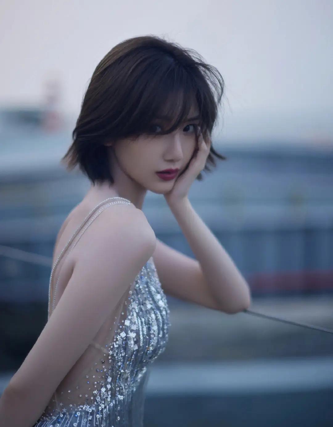 毛晓彤:历经坎坷,坚韧成长,演艺事业再创辉煌 毛晓彤,一个在娱乐圈中