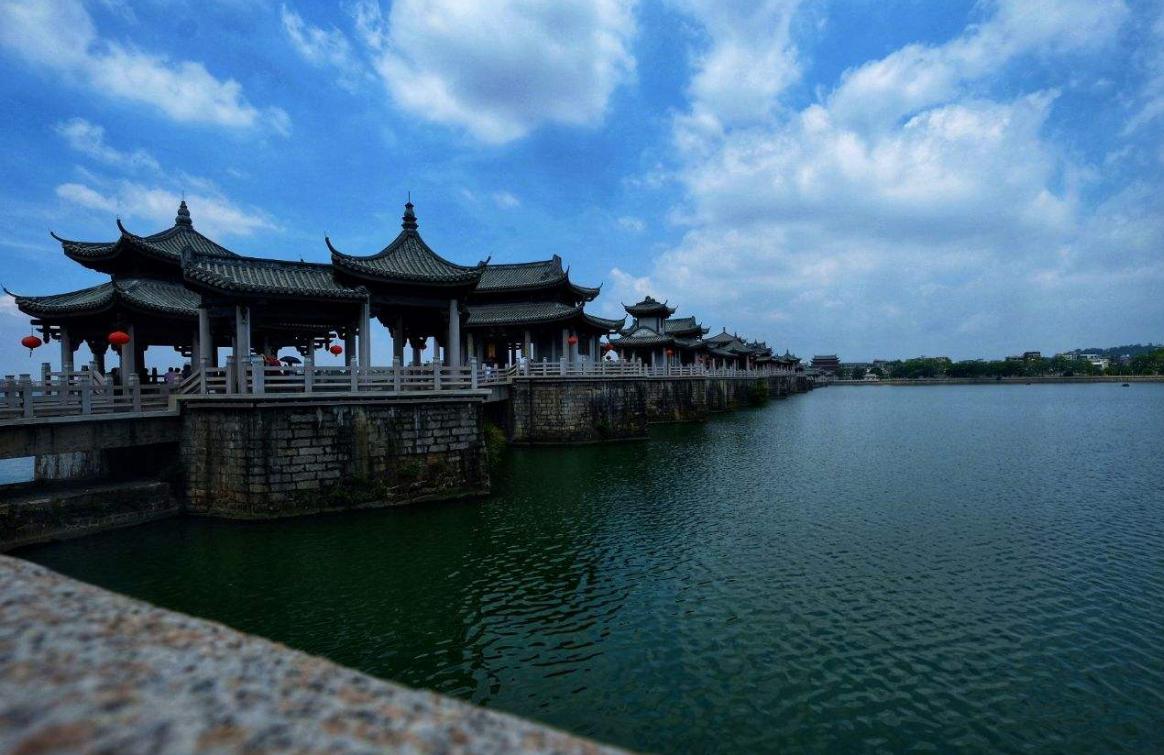 潮汕地区:人才和文化的重要支撑 在中国的广东省,有一个城市群常常被