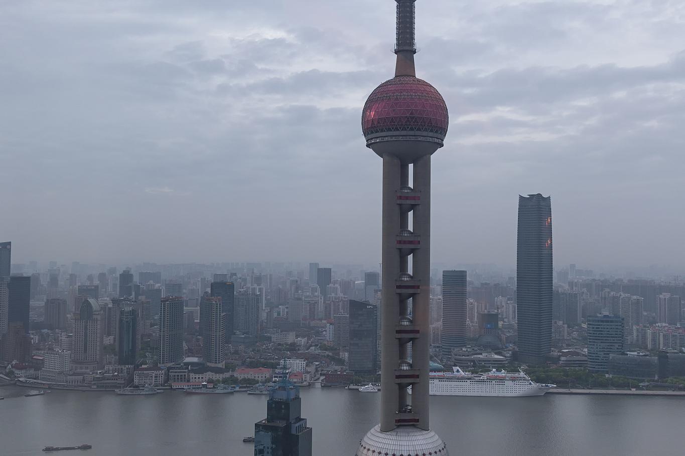 东方明珠塔,位于中国上海市浦东新区世纪大道1号,紧邻二号线陆家嘴站