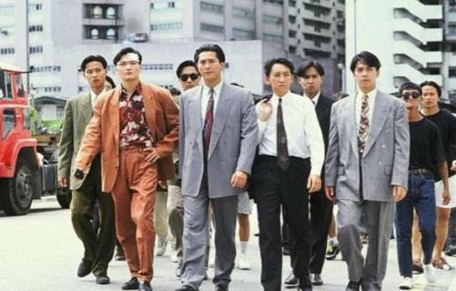 注重表现人性贪婪的面貌,而大陆版《大时代》则着重表现大时代语境中