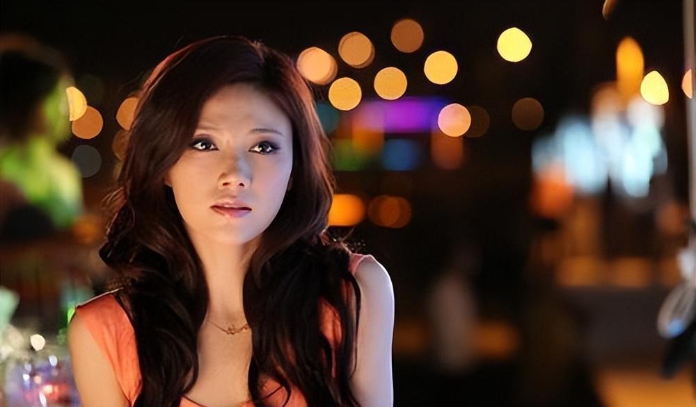 聂鑫:平凡中的坚持 聂鑫,一位实力派演员,她的表演事业一帆风顺,但