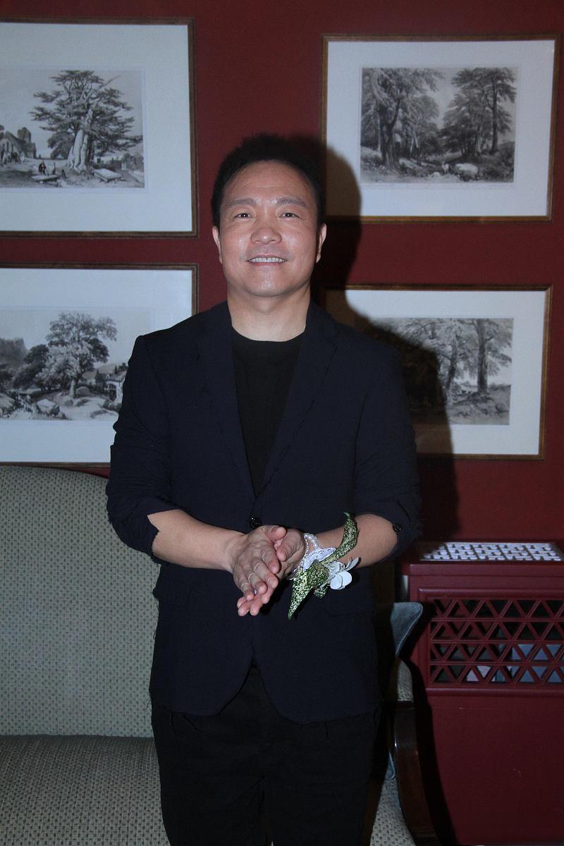 颜司卓和王晋的故事 颜司卓和王晋在经历了种种波折后,终于走到了一起