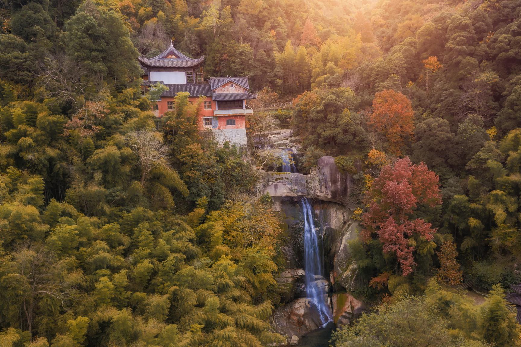 金华九峰山风景区 金华九峰山风景区位于中国浙江省金华市婺城区汤溪