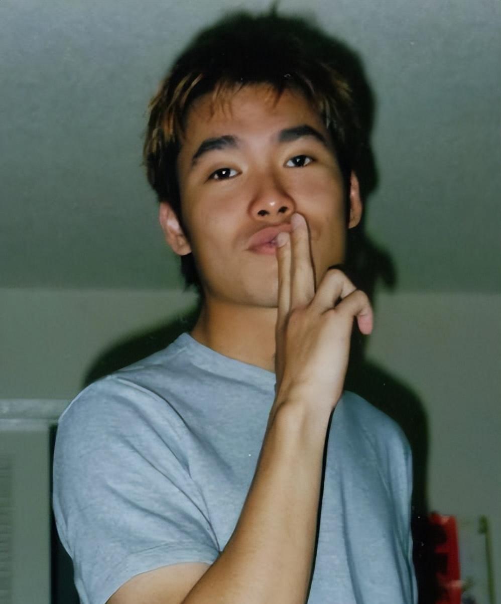 宋岳庭:说唱天才 宋岳庭是一位说唱天才,他的《lifes a struggle》是