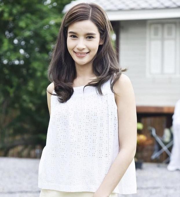 泰剧女神vill,全名婉娜拉·宋提查,1989年4月10日出生于泰国曼谷,是