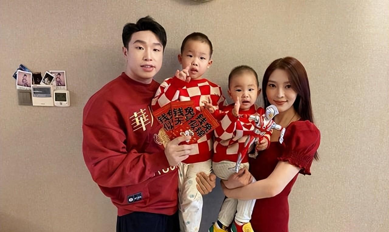 事业与家庭的完美平衡 近期,德云社的烧饼分享了儿子烧麦的可爱瞬间