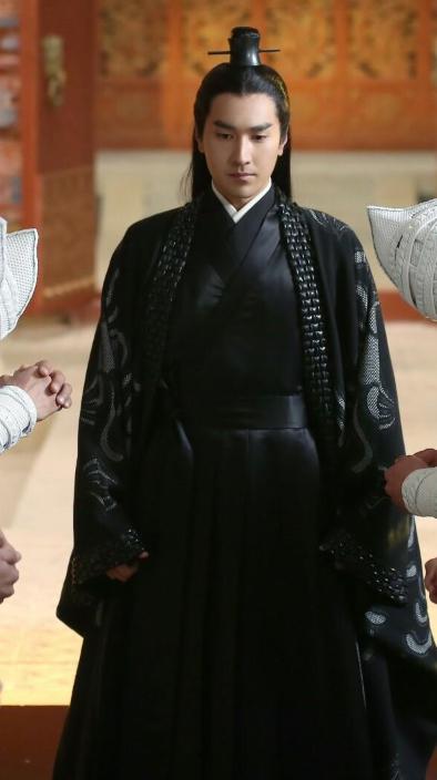 赵又廷:从初恋到演员的成长之路 赵又廷扮演的夜华成为了许多少女心中