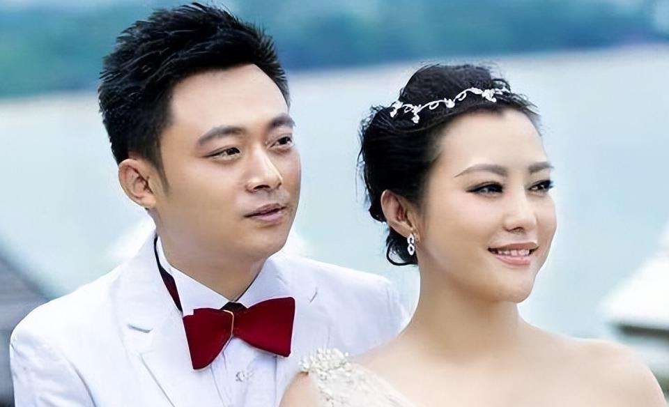 邓超与郝蕾的爱情 邓超与郝蕾曾经相恋多年,但由于性格不合和婚姻观念