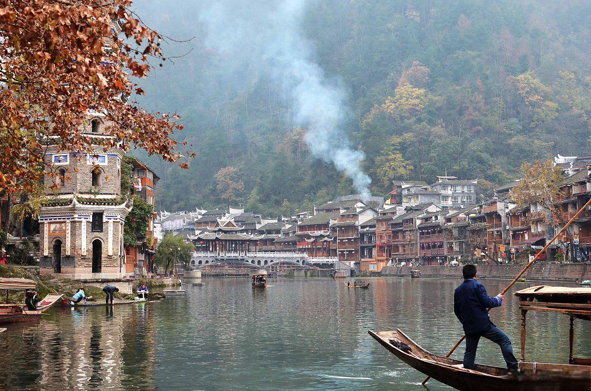 时间 亲爱的旅行者们,你们是否也渴望探索那神秘而美丽的湘西风光呢?