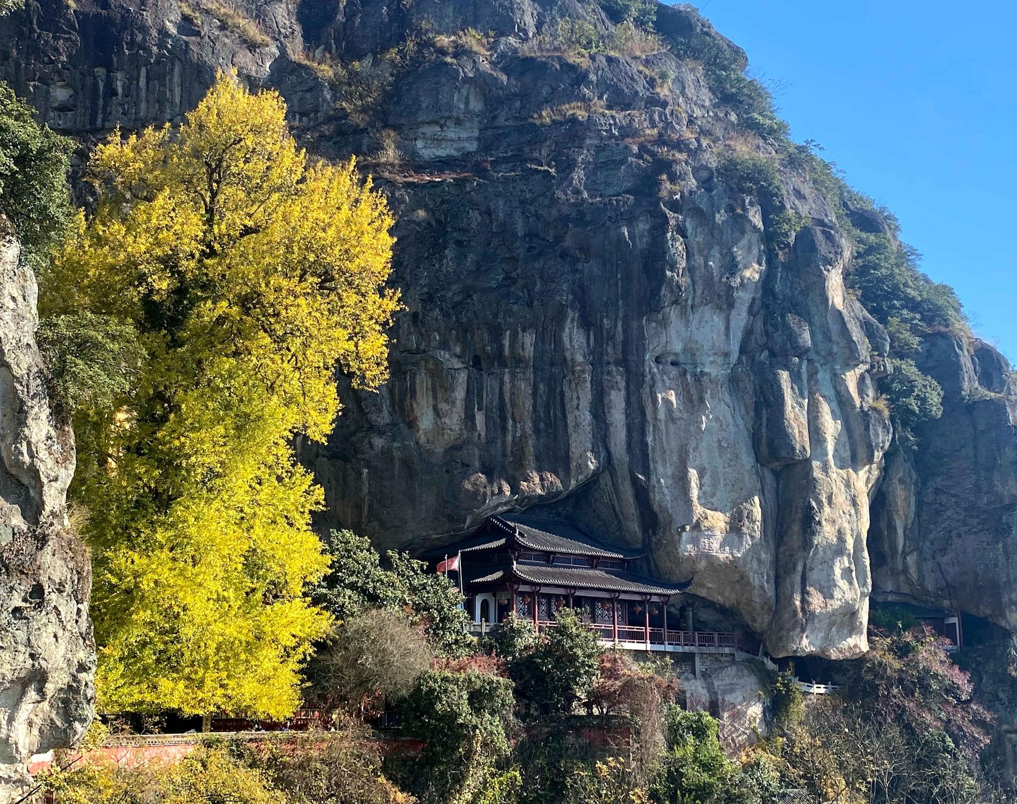 浙江建德大慈岩悬空寺图片