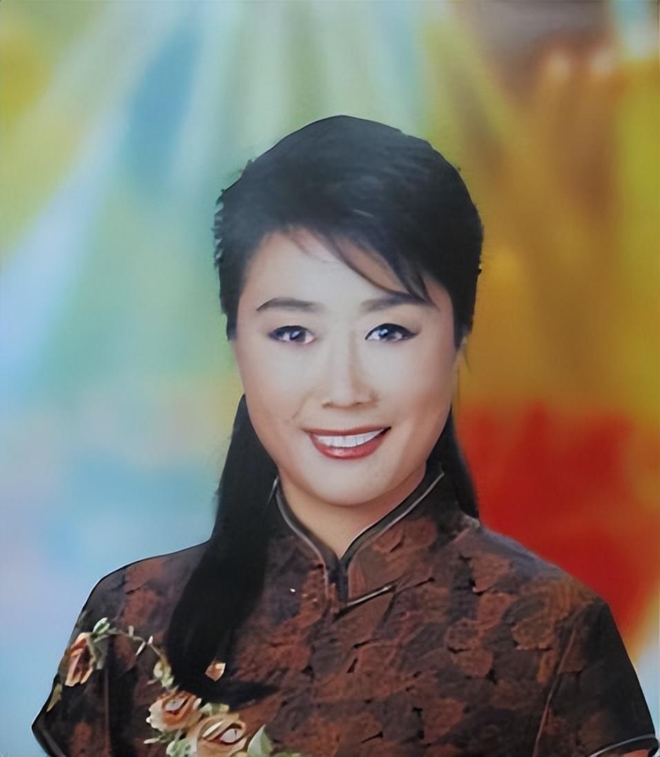 汪文华:爱与痛 汪文华,中央电视台文艺类节目的常青树,曾经的女强人