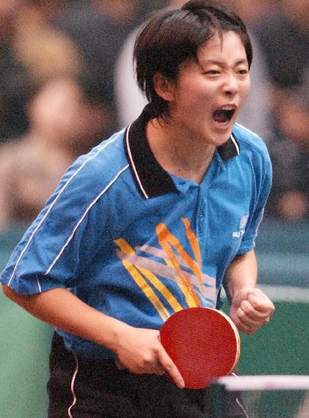 白杨:从乒乓球新星到坚守信念的军人与母亲 白杨,这位曾经的乒乓球