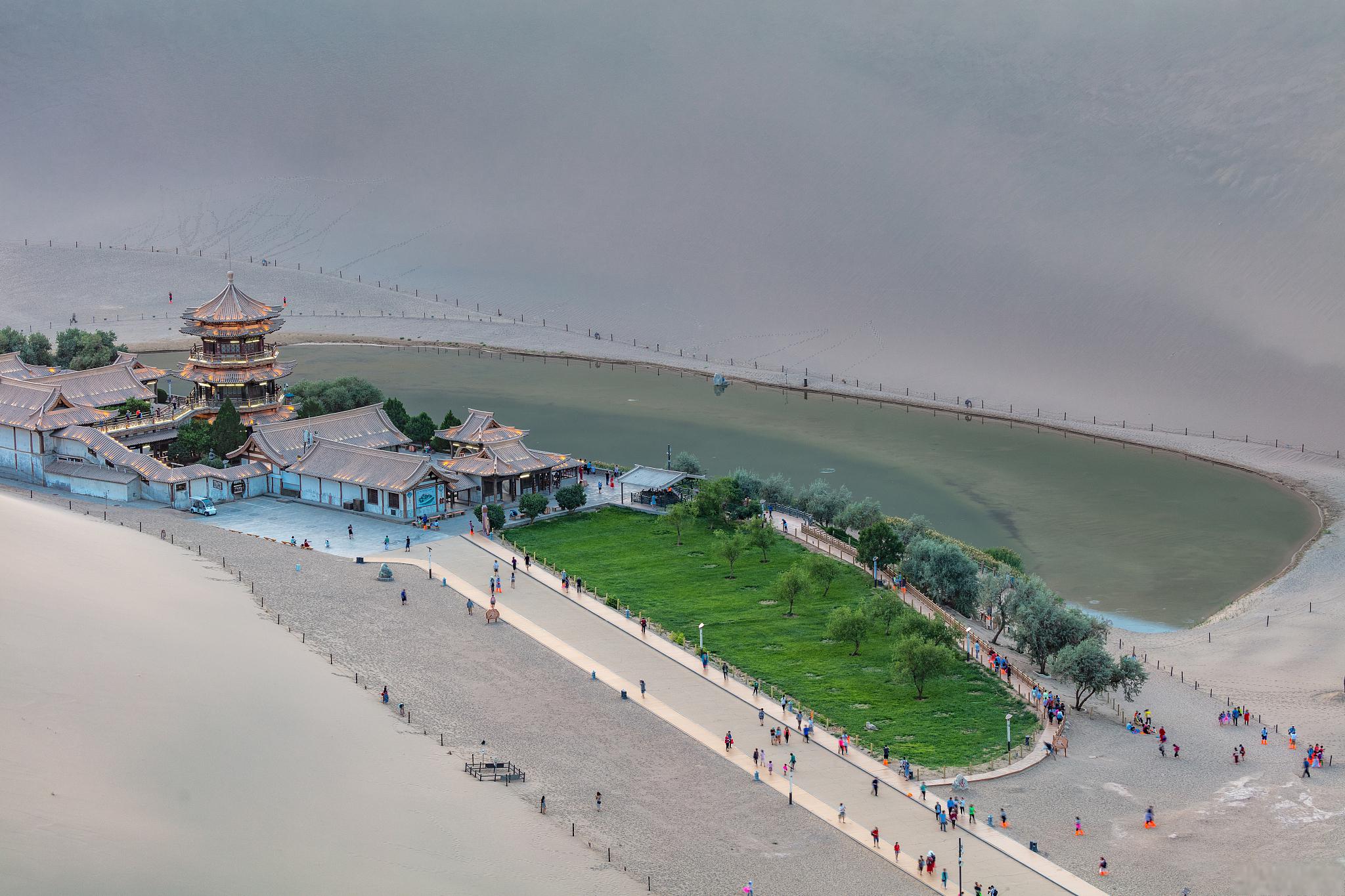 万平口景区旅游攻略 万平口景区位于山东省日照市,是一个著名的旅游