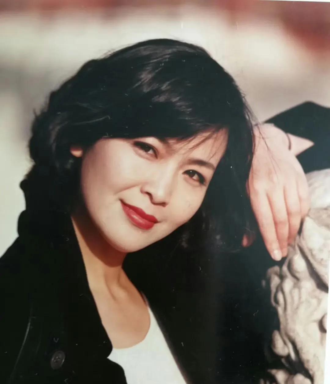 金莉莉:演艺之路与学业的艰难抉择 金莉莉,这个名字如今或许已被许多