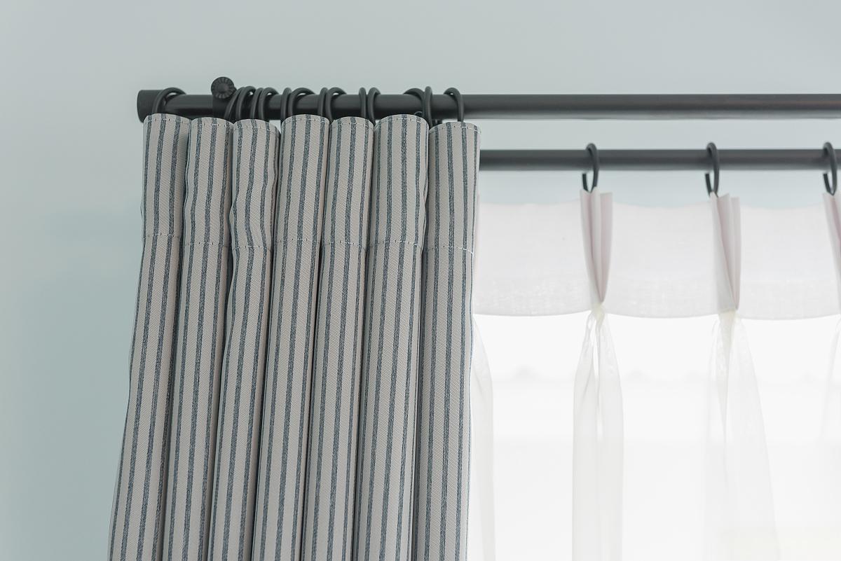 滑道窗帘安装步骤详解 滑道窗帘是一种常见的窗帘类型,它具有操作简便