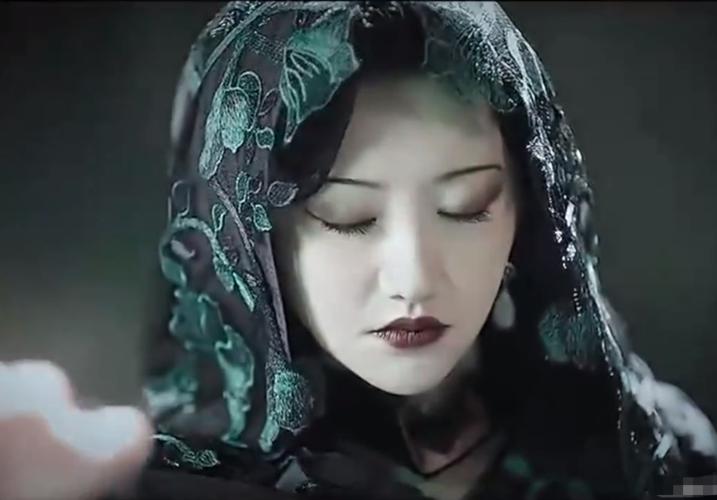 最终,白英决定策划司藤的复活,以保护她不再被人类所伤害