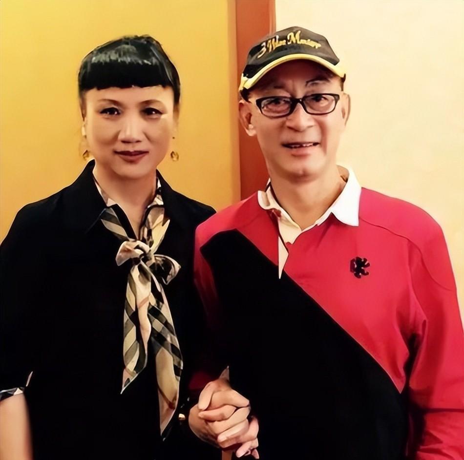 六小龄童的不凡婚姻 六小龄童与妻子于虹在《西游记》的剧组中认识,但