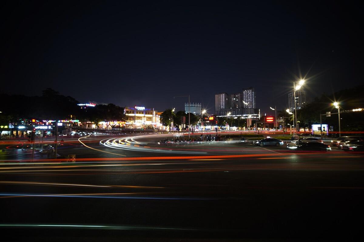 南宁三街两巷夜景美食攻略 在广西南宁的繁华市区