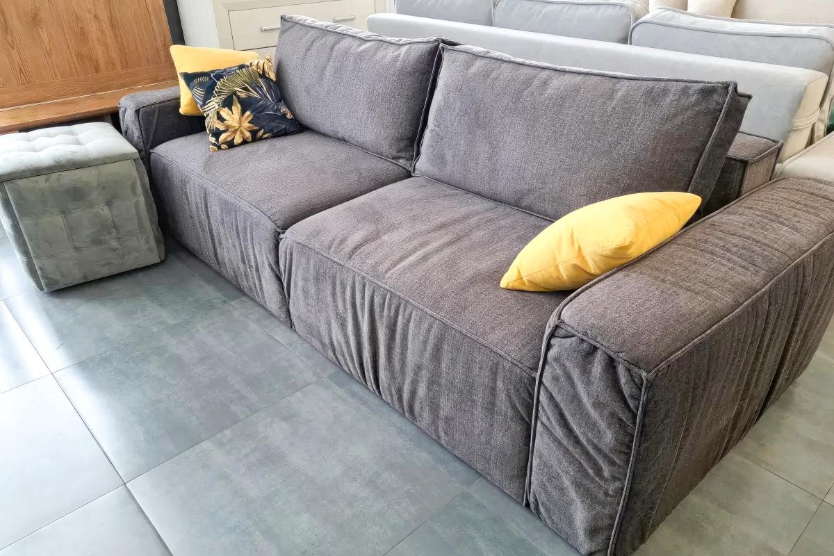 特价家具价格相对较低,可以为家庭提供经济实惠的选择.