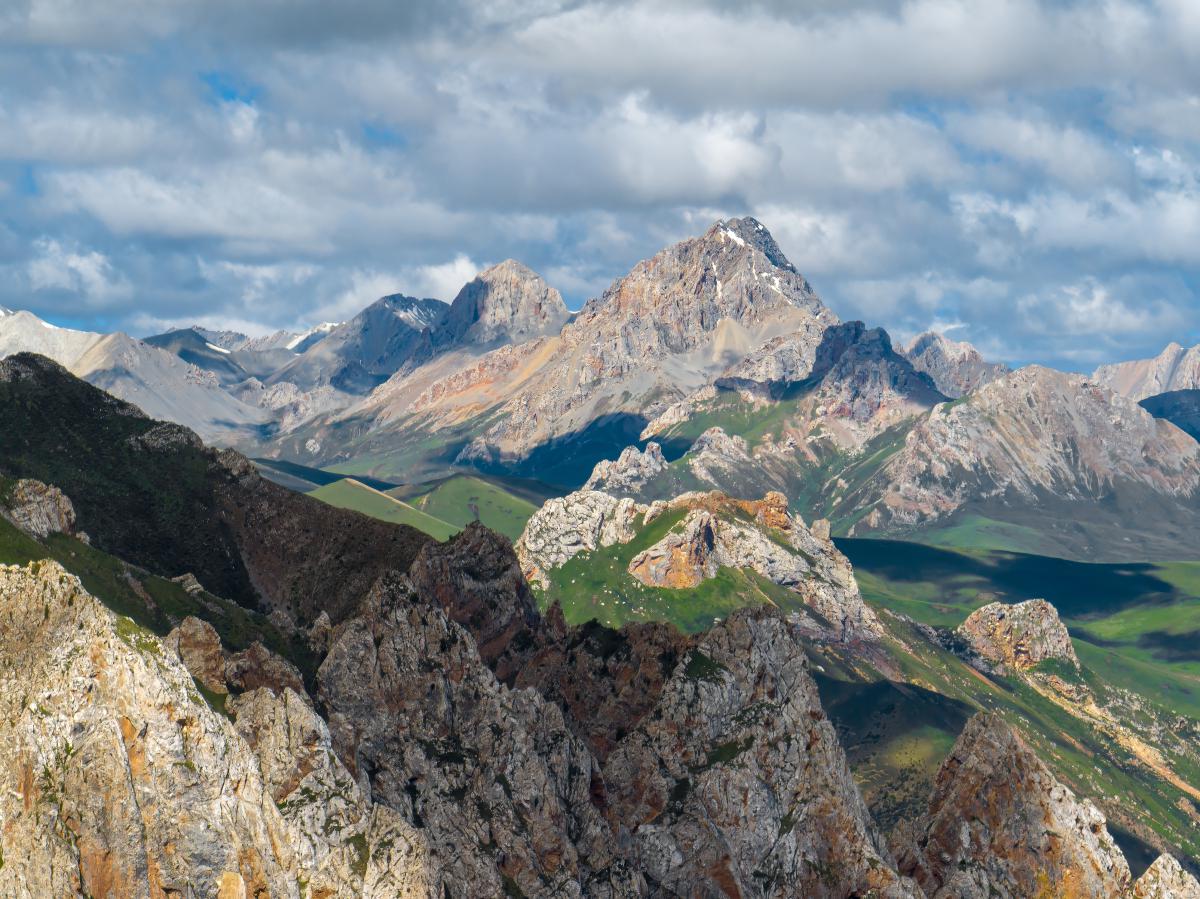 高山险峰图片