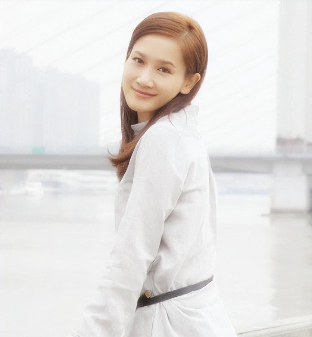 潘雨辰:历经波折,坚韧绽放 潘雨辰的人生经历犹如一部感人至深的电影