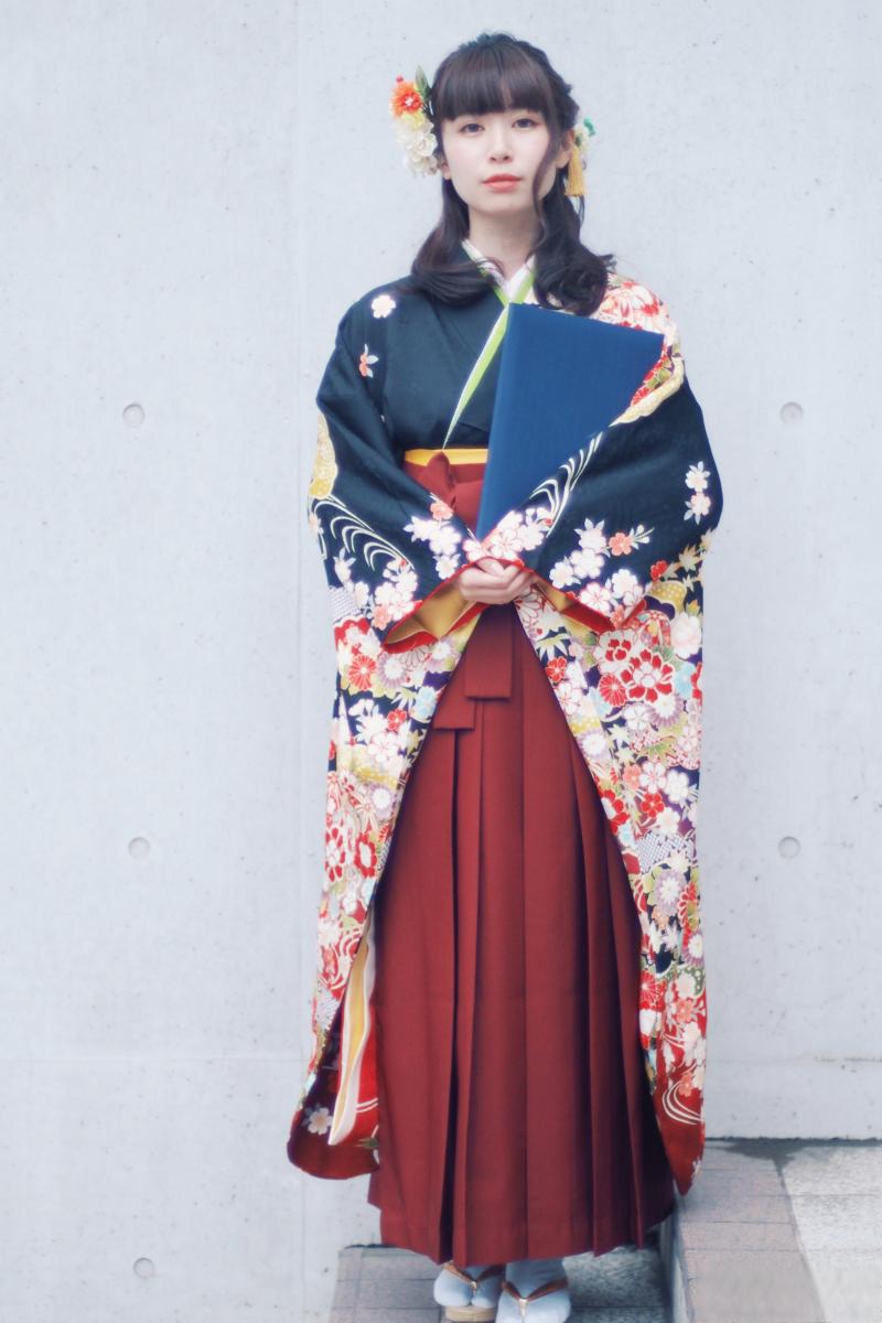 女子穿和服逛街引发热议:穿衣自由是每个人的基本权利 12月25日,贵州