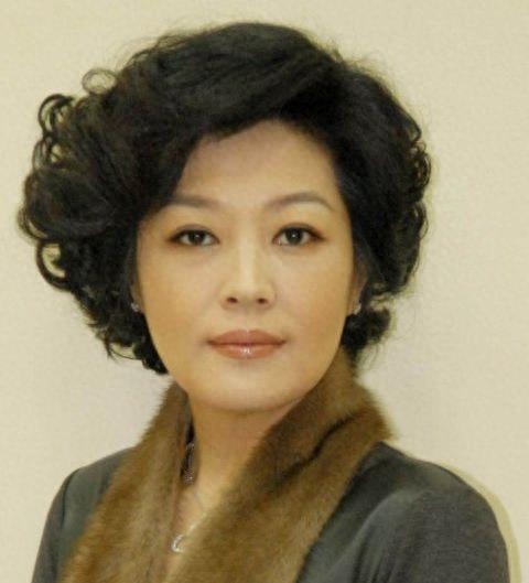 哈文:李咏病逝后,她仍是李家的坚强支柱 哈文与李咏的婚姻故事,是娱乐