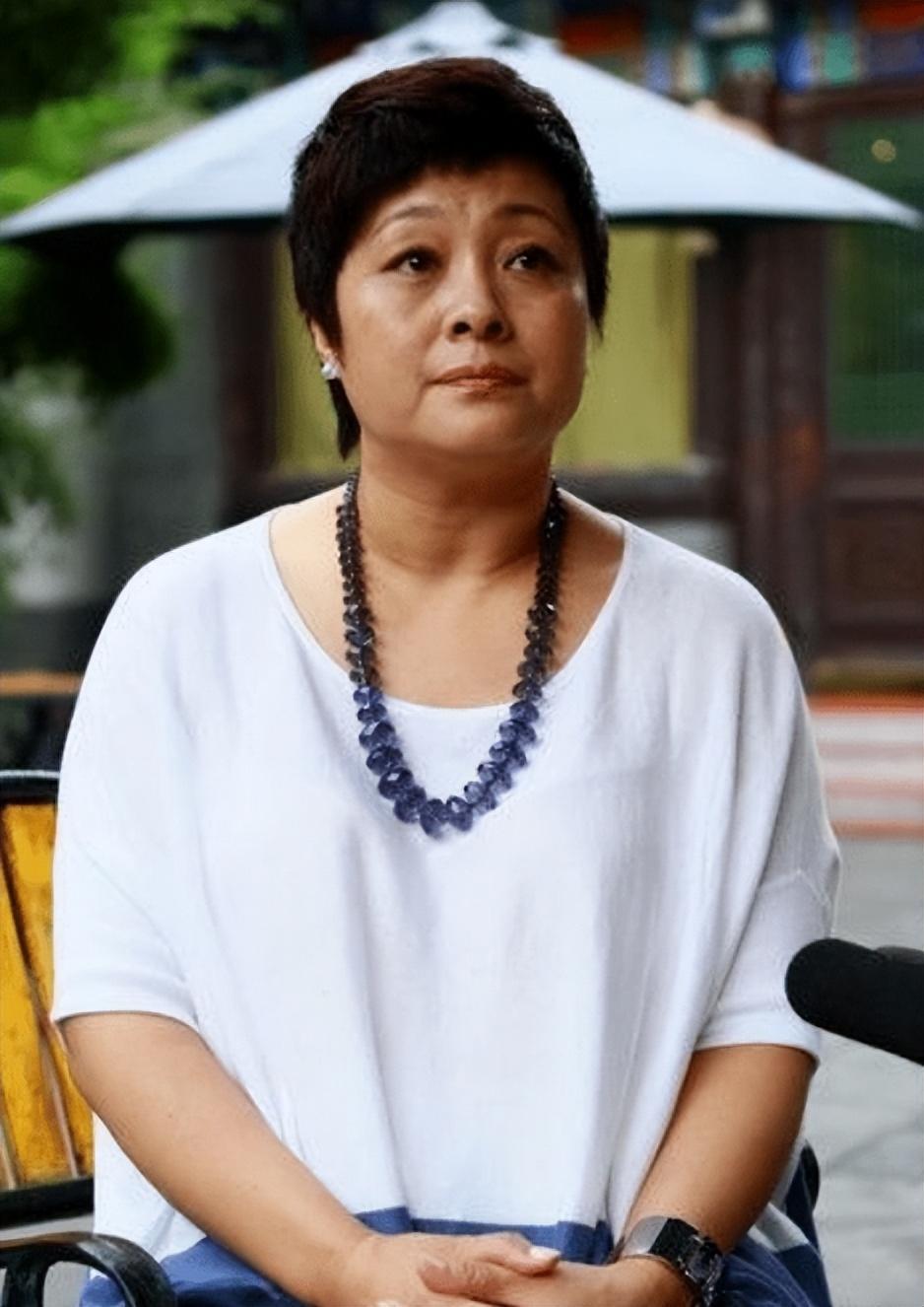 坚韧的母亲张秋芳:用爱守护家庭,传承丈夫傅彪的精神 在娱乐圈中