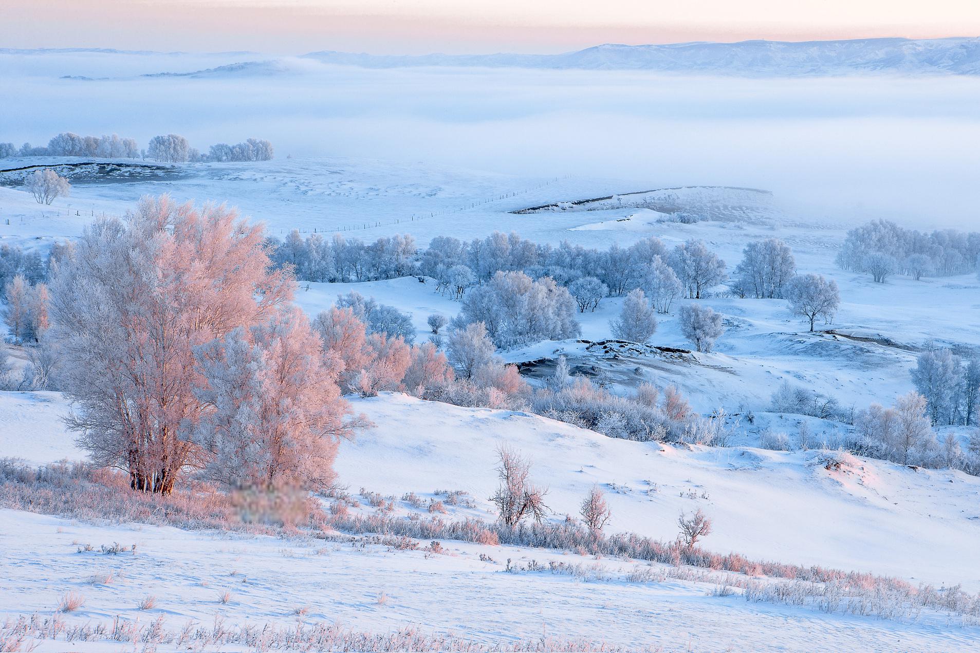 冬日冰雪漫游季 随着寒冷的冬天的到来,北方的雪景也逐渐展现出它迷人