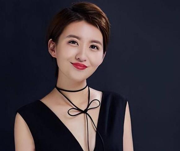 央视主持人大赛中的龚凡:多才多艺,跨界追梦 在央视主持人大赛中,龚凡