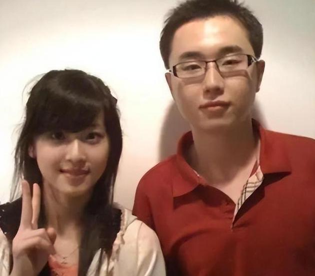 刘强东霸气护妻,王思聪言论引发热议 近期,王思聪在网络上嘲讽章泽天