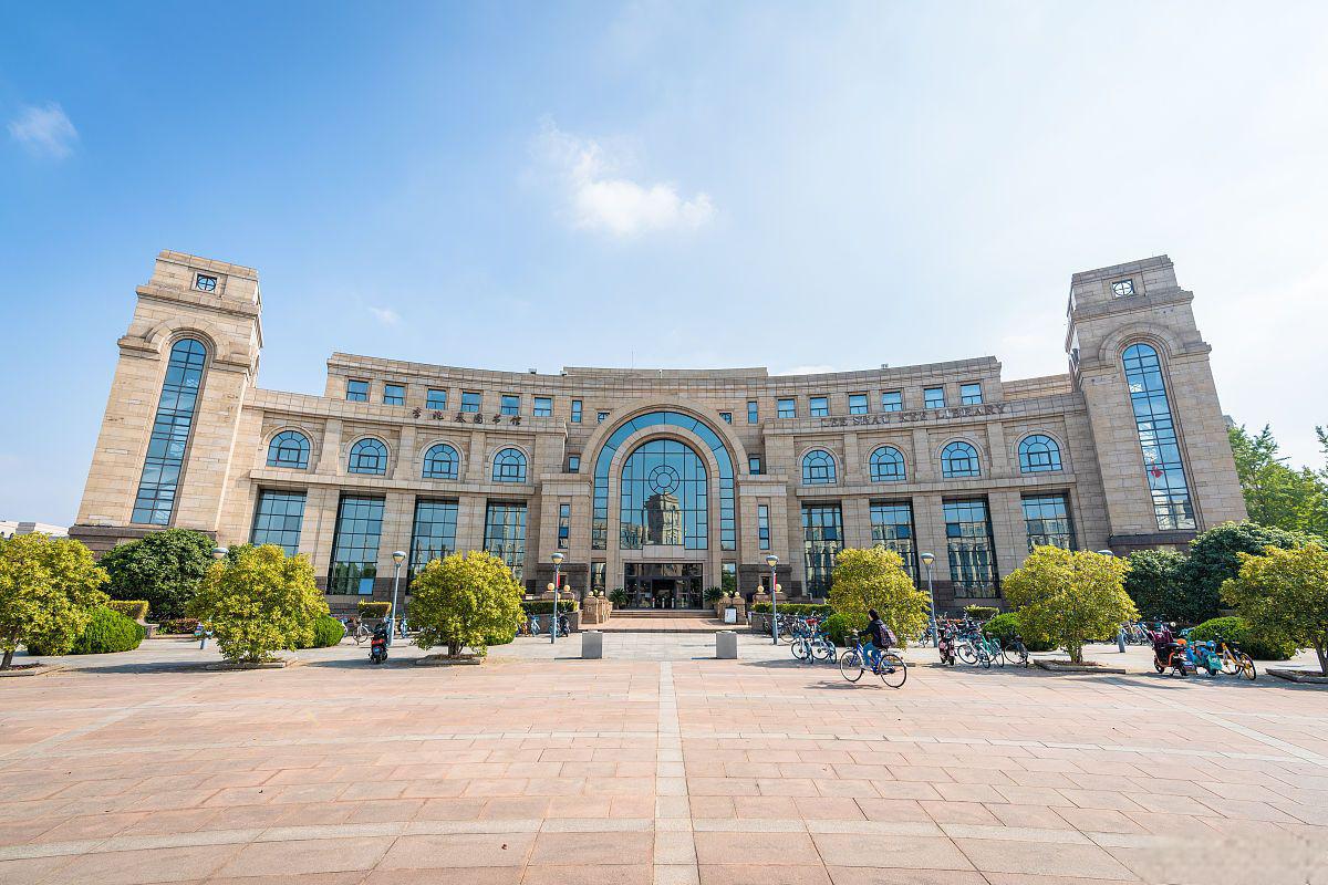 复旦大学一日游攻略 当你来到复旦大学,一定会被这里厚重的历史和美丽