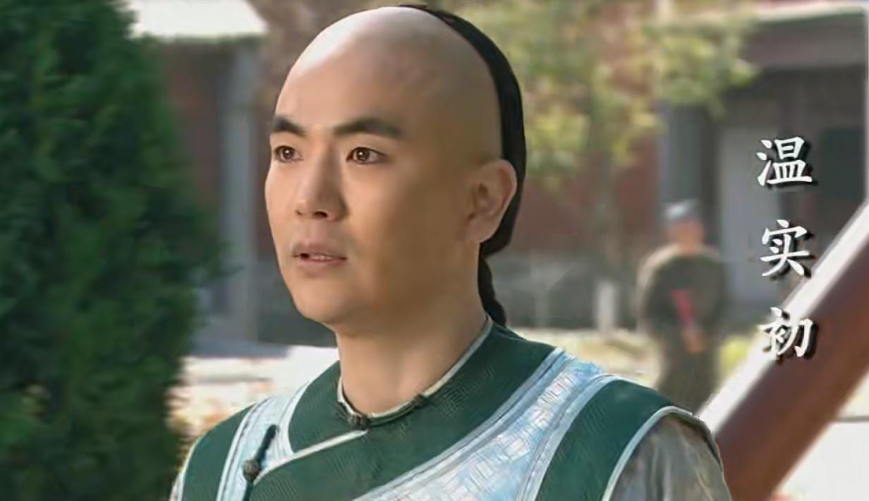 张晓龙:演技与公益的完美结合 张晓龙在电视剧《甄嬛传》中扮演温太医