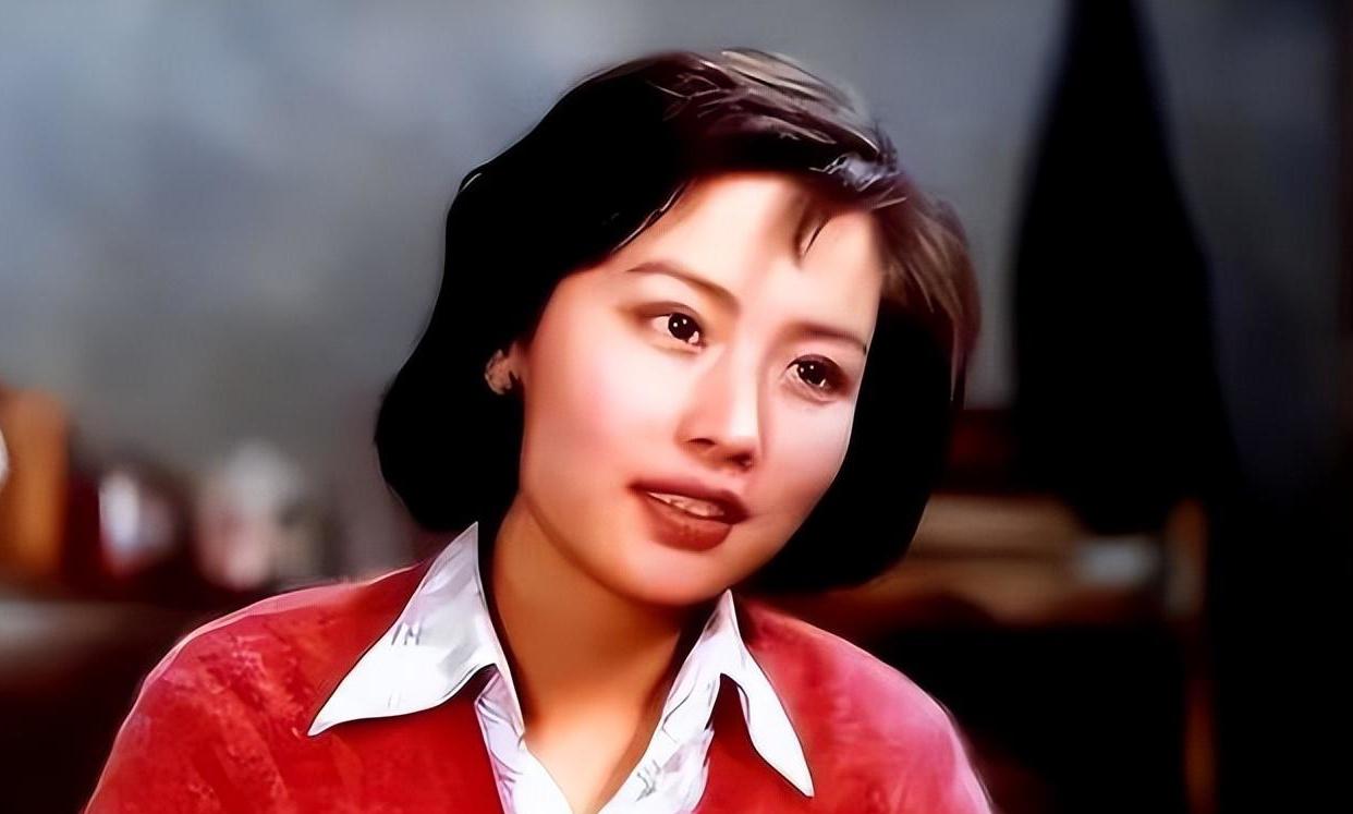 赵娜:演艺路上的坎坷 赵娜,出生在山东,是一个才女出身,凭借着出色的