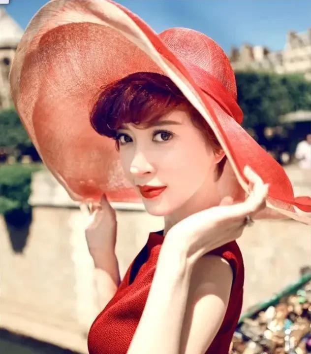 金巧巧:独立女性的选择 金巧巧出生在书香门第之家,从孩童跳舞的起点